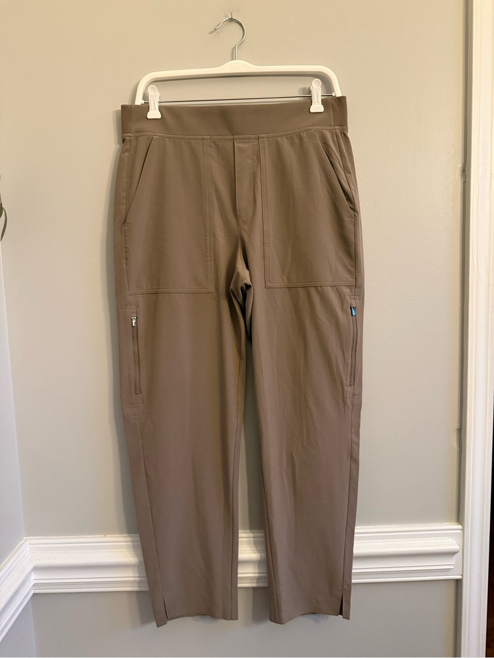 Athleta Brooklyn Mid Rise Ankle Utility Pants in Pyrite Brown, like new, 8